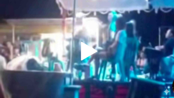 Detik-detik Biduan Ditampar Pria di Atas Panggung, Videonya Viral di TikTok “Laporno Polisi, Tak Nteni Sesok!” Detik-detik Biduan Ditampar Pria di Atas Panggung, Videonya Viral di TikTok “Laporno Polisi, Tak Nteni Sesok!”