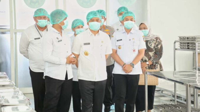 Cek SPPG Jebres, Ahmad Luthfi Minta Percepat Penerbitan SLHS di Jateng