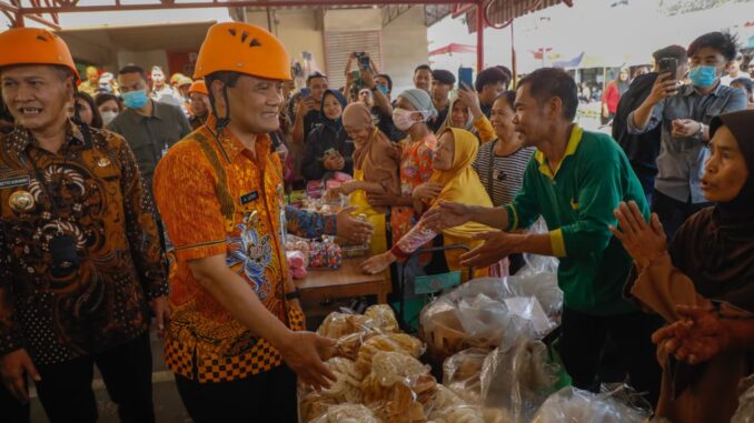 Percepat Pemulihan Pasar Kota Wonogiri, Ahmad Luthfi Gelontorkan Rp1 Miliar untuk Bangun Sarpras Darurat