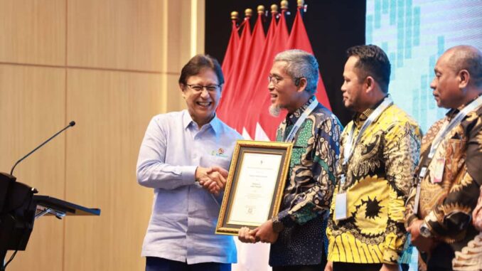 Sukses Intervensi Penurunan Stunting, Gubernur Ahmad Luhtfi Terima Penghargaan Kemenkes
