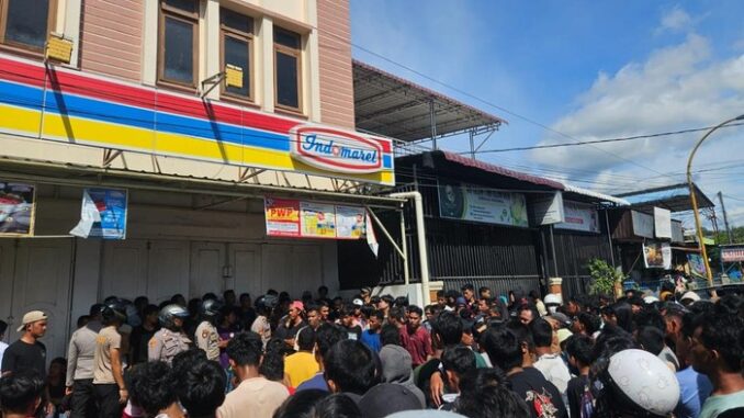 Penjarahan Minimarket di Sibolga, 16 Pelaku Ditangkap Polisi Penjarahan Minimarket di Sibolga, 16 Pelaku Ditangkap Polisi