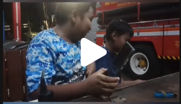 Tidak ke Polisi, Dua Bocah Jaktim Serahkan HP Temuan ke Pos Damkar