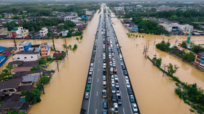 Flood waters in Hat Yai, Songkhla province, Thailand.Photographer: Arun Chonmahatrakool/AFP/Getty Images