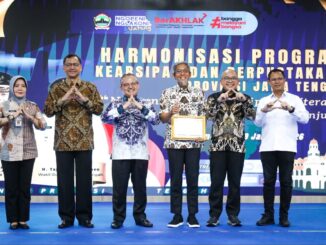 FOTO BERSAMA: Acara Harmonisasi Program Kearsipan dan Perpustakaan Provinsi Jawa Tengah bertema Ngopeni Nglakoni Arsip dan Literasi Menuju Jawa Tengah Maju dan Berkelanjutan, di Gedung Gradhika Bhakti Praja, Kota Semarang, pada Kamis, 29/01/ 2026.