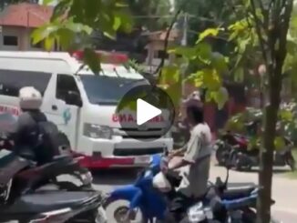 Viral video puluhan ambulan bolak-balik di SMA Negeri 2 Kudus beserta sebuah mobil Polisi yang masuk ke dalam halaman sekolah