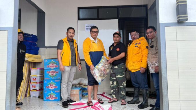 Mohammad Saleh Salurkan Bantuan untuk Korban Banjir Bandang Pemalang Mohammad Saleh Salurkan Bantuan untuk Korban Banjir Bandang Pemalang