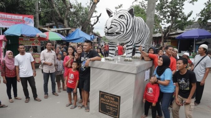 Patung Macan Putih Mirip Kuda Nil di Kediri Ditawar Rp180 Juta, Tolak Dijual dan Jadi Berkah Warga Patung Macan Putih Mirip Kuda Nil di Kediri Ditawar Rp180 Juta, Tolak Dijual dan Jadi Berkah Warga