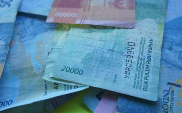 Rupiah Melemah, Berpotensi Dekati Rp 17.000