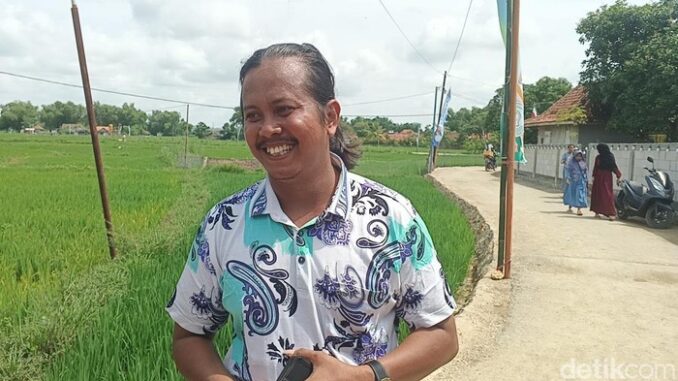 Viral! Jalan Desa Madulang Sampang Diaspal Dana Pribadi Rp 2 Miliar