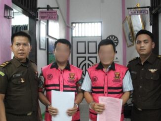 Kades Sekdes Tuhegeo II, Kecamatan Gunungsitoli Idanoi, Kota Gunungsitoli, ditahan karena korupsi dana desa (Dok. Kejari Gunungsitoli)