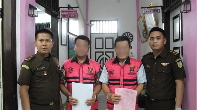 Kades Sekdes Tuhegeo II, Kecamatan Gunungsitoli Idanoi, Kota Gunungsitoli, ditahan karena korupsi dana desa (Dok. Kejari Gunungsitoli) Kades Sekdes Tuhegeo II, Kecamatan Gunungsitoli Idanoi, Kota Gunungsitoli, ditahan karena korupsi dana desa (Dok. Kejari Gunungsitoli)