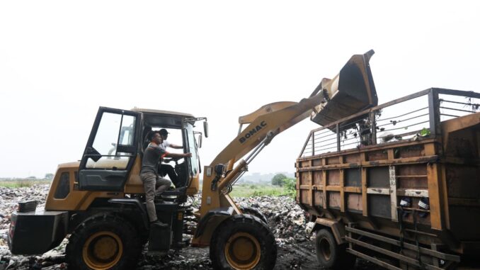Hadapi timbulan sampah 6,3 juta ton per tahun, Gubernur Jateng Ahmad Luthfi canangkan Gerakan ASRI lewat aksi bersih Pantai Jodo dan penguatan pengelolaan sampah modern.