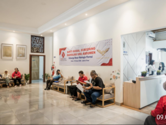 Skrining kesehatan komunitas Rhemedi di Jakarta Timur deteksi kelainan organ pada 1 dari 3 warga. Program preventif berbasis RT/RW untuk cegah penyakit kronis.