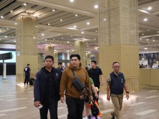 Polri tangkap buron Interpol Rifaldo Aquino Pontoh, WNI pelaku TPPO dan penipuan online di Kamboja, saat tiba di Bandara Internasional I Gusti Ngurah Rai, Bali, melalui kerja sama dengan Interpol.