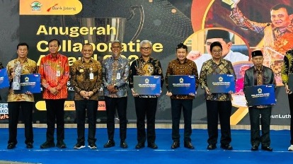 Universitas Diponegoro (UNDIP) meraih penghargaan Perguruan Tinggi Terbaik se-Jawa Tengah pada ajang Collaborative Award 2026 di Semarang. Universitas Diponegoro (UNDIP) meraih penghargaan Perguruan Tinggi Terbaik se-Jawa Tengah pada ajang Collaborative Award 2026 di Semarang.