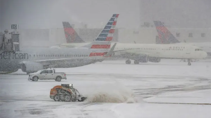 Badai salju ekstrem melanda Timur Laut Amerika Serikat, memicu blizzard, pembatalan ribuan penerbangan, pemadaman listrik massal, dan status darurat di tujuh negara bagian. Badai salju ekstrem melanda Timur Laut Amerika Serikat, memicu blizzard, pembatalan ribuan penerbangan, pemadaman listrik massal, dan status darurat di tujuh negara bagian.