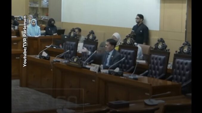 Ketua Komisi III DPR Habiburokhman mengusir perwakilan PT Hasana Damai Putra dari RDPU di Senayan karena dinilai tak melaksanakan keputusan akses musala warga Vasana dan Neo Vasana Bekasi.