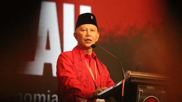 Ketua Banggar DPR Said Abdullah mengamini pernyataan Seskab Teddy bahwa dana Makan Bergizi Gratis (MBG) bersumber dari anggaran pendidikan APBN 2025–2026 dan disetujui semua fraksi, sambil menekankan perbaikan tata kelola program.