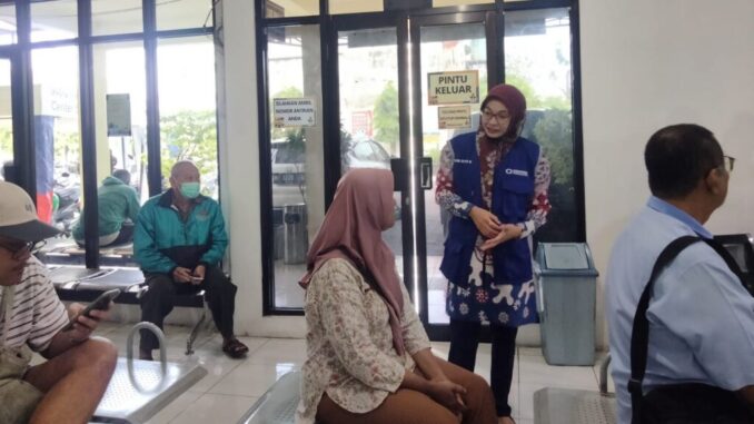 Ombudsman RI sidak Samsat I Kota Semarang, Bapenda Jateng menegaskan tidak ada kenaikan tarif PKB dan layanan tetap kondusif di tengah isu opsen pajak kendaraan bermotor.