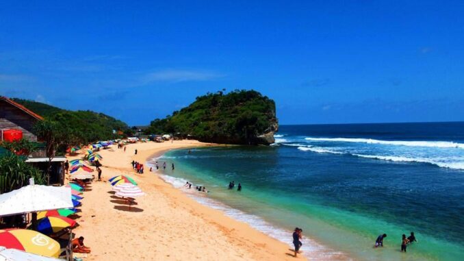 Polemik konsep “Bali Style” di Gunungkidul mendapat tanggapan tegas dari GKR Mangkubumi yang menilai pembangunan harus menjaga jati diri Jogja, bukan sekadar meniru daerah lain.