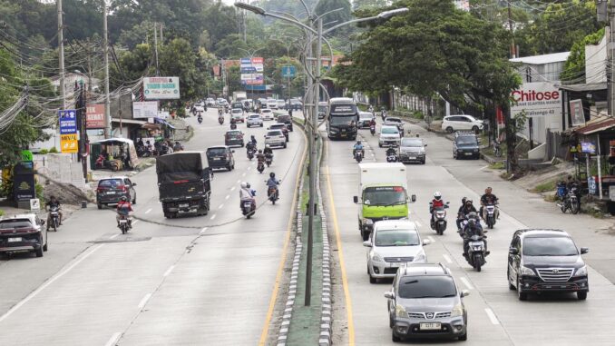 Para pemudik Lebaran merasakan manfaat pembangunan jalan Jateng 2026, dari akses tol, rest area bersih, hingga ruang publik dan wisata yang menggerakkan ekonomi lokal. Para pemudik Lebaran merasakan manfaat pembangunan jalan Jateng 2026, dari akses tol, rest area bersih, hingga ruang publik dan wisata yang menggerakkan ekonomi lokal.