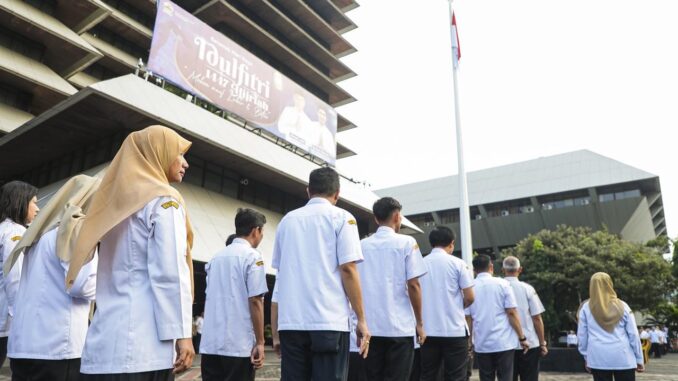 Ahmad Luthfi minta ASN Jateng tak kendur layani masyarakat usai libur Lebaran dan jaga semangat kolaborasi lintas sektor. Ahmad Luthfi minta ASN Jateng tak kendur layani masyarakat usai libur Lebaran dan jaga semangat kolaborasi lintas sektor.