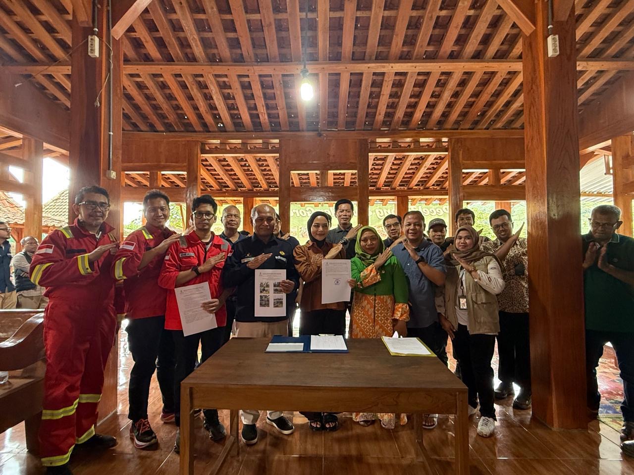 Sumur minyak rakyat di Kendal siap dukung program Presiden Prabowo untuk menaikkan lifting minyak nasional. Produksi 800 barel per hari siap disetorkan ke Pertamina.