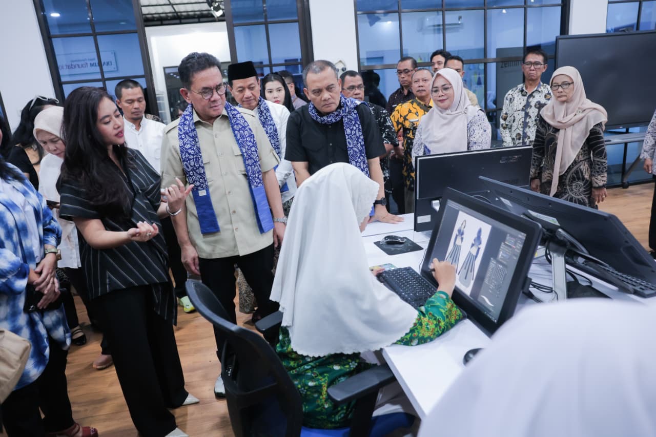 90 persen lulusan sekolah vokasi di Jateng terserap kerja industri. Gubernur Jateng Ahmad Luthfi dorong vokasi, investasi padat karya, dan akses pasar global bagi karya siswa.