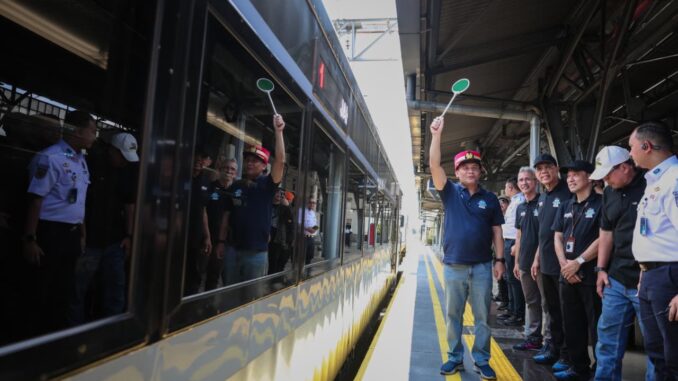 Gubernur Jateng Ahmad Luthfi melepas 648 peserta mudik gratis kereta api Jateng 2026 dari Stasiun Pasar Senen menuju berbagai kota di Jawa Tengah. Gubernur Jateng Ahmad Luthfi melepas 648 peserta mudik gratis kereta api Jateng 2026 dari Stasiun Pasar Senen menuju berbagai kota di Jawa Tengah.