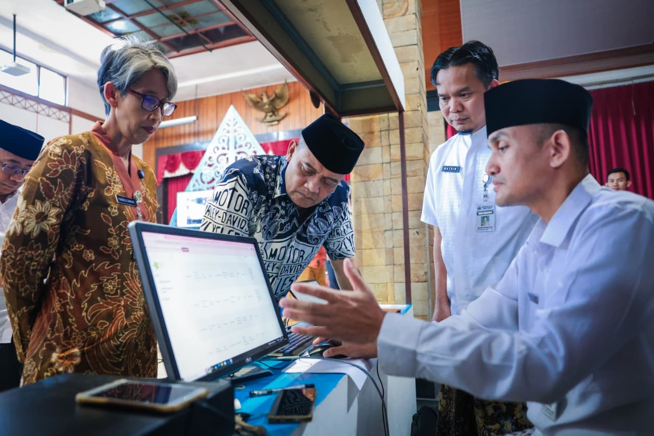 Mudik Lebaran 2026 Jawa Tengah didukung Posko Terpadu yang beroperasi 24 jam pada 13–30 Maret 2026 untuk melayani pemudik dan memantau jalur mudik di seluruh provinsi.