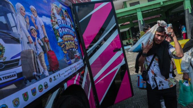 Mudik Balik Rantau Gratis Jateng 2026 membantu 21.975 pemudik kembali ke perantauan lewat bus dan kereta aman, nyaman, dan tanpa biaya pasca Lebaran. Mudik Balik Rantau Gratis Jateng 2026 membantu 21.975 pemudik kembali ke perantauan lewat bus dan kereta aman, nyaman, dan tanpa biaya pasca Lebaran.