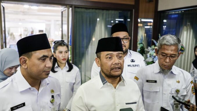 Pemprov Jateng mengkaji kebijakan WFH bagi ASN. Gubernur Ahmad Luthfi menegaskan WFH tidak boleh dimaknai sebagai libur dan tetap menjaga layanan publik. Pemprov Jateng mengkaji kebijakan WFH bagi ASN. Gubernur Ahmad Luthfi menegaskan WFH tidak boleh dimaknai sebagai libur dan tetap menjaga layanan publik.