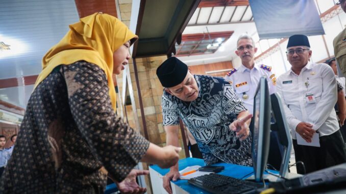 Mudik Lebaran 2026 Jawa Tengah didukung Posko Terpadu yang beroperasi 24 jam pada 13–30 Maret 2026 untuk melayani pemudik dan memantau jalur mudik di seluruh provinsi.