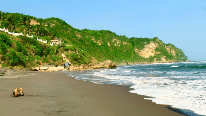 Pengelola wisata pantai selatan Bantul mengusulkan revisi tiket pantai Bantul, dari tiket terusan Rp15.000 menjadi Rp5.000 per destinasi demi retribusi lebih adil dan pengalaman wisata yang lebih baik.