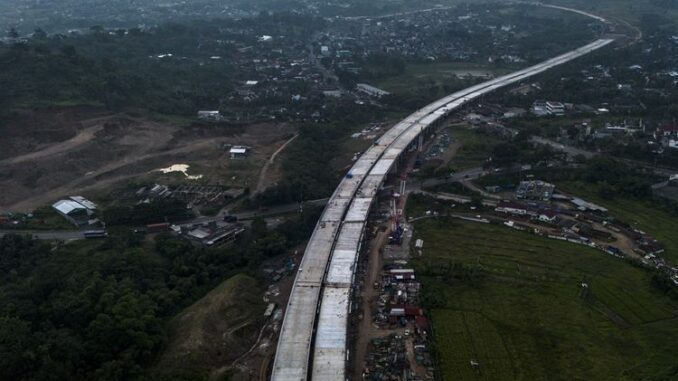 Tol Bawen–Yogyakarta dibuka fungsional H-10 Lebaran 2026, segmen Ambarawa–Bawen jadi jalur baru pemudik menuju Magelang dan jalur tengah tanpa lewat simpang macet Bawen. Tol Bawen–Yogyakarta dibuka fungsional H-10 Lebaran 2026, segmen Ambarawa–Bawen jadi jalur baru pemudik menuju Magelang dan jalur tengah tanpa lewat simpang macet Bawen.