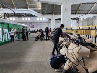 Kemenhub tegaskan motor listrik dilarang ikut Motis Lebaran 2026 karena belum ada SOP pengangkutan aman di kereta. Simak syarat, jadwal, dan rute Motis di sini.