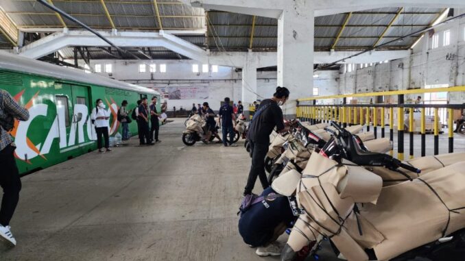 Kemenhub tegaskan motor listrik dilarang ikut Motis Lebaran 2026 karena belum ada SOP pengangkutan aman di kereta. Simak syarat, jadwal, dan rute Motis di sini.