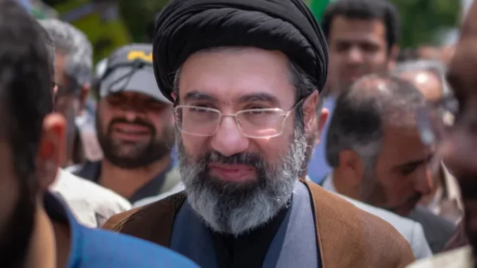 Iran resmi mengangkat Mojtaba Khamenei pemimpin tertinggi Iran menggantikan ayahnya yang tewas dalam serangan AS-Israel di tengah perang yang kian meluas.