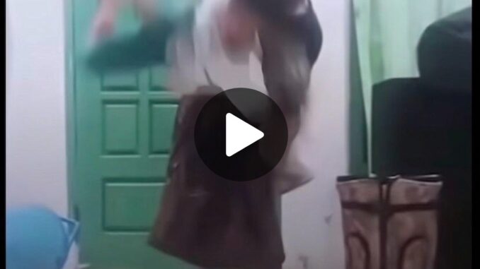 Kasus viral murid mengaji dibanting guru di Probolinggo terus bergulir. Hasil CT-Scan mengungkap bekas luka di kepala korban yang memperkuat dugaan penganiayaan. Kasus viral murid mengaji dibanting guru di Probolinggo terus bergulir. Hasil CT-Scan mengungkap bekas luka di kepala korban yang memperkuat dugaan penganiayaan.