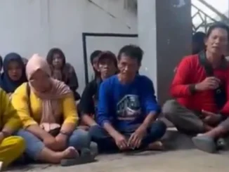 Puluhan PKL dan tukang parkir di Titik Nol Jogja protes larangan bus wisata di Sumbu Filosofi yang dinilai mematikan ekonomi kecil dan berharap solusi adil.