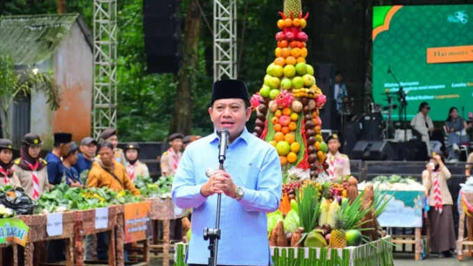 Syawalan Singosari Paninggaran di Kabupaten Pekalongan dimeriahkan pembagian 10 ribu sego megono dan lomba kreasi megono sebagai ajang silaturahmi dan promosi wisata. Syawalan Singosari Paninggaran di Kabupaten Pekalongan dimeriahkan pembagian 10 ribu sego megono dan lomba kreasi megono sebagai ajang silaturahmi dan promosi wisata.