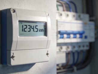 Pemerintah memastikan harga listrik per kWh April 2026 tidak naik untuk semua golongan. Cek rincian tarif PLN 1 April 2026, dari rumah tangga, bisnis, hingga subsidi.