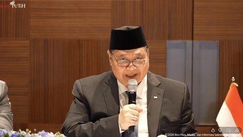 Pemerintah tetapkan WFH ASN tiap Jumat untuk hemat energi dan BBM di tengah konflik global, disertai pembatasan mobil dan perjalanan dinas.