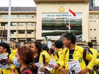 Mahasiswi UI Minta Maaf Usai Coret Sorban Polwan Saat Demo BEM UI di Mabes Polri