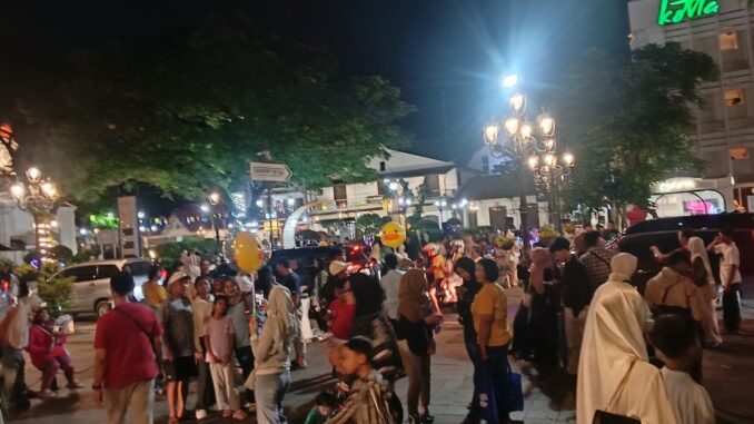 Mudik Lebaran 2026 dongkrak ekonomi Jateng. Omzet pedagang naik, kafe penuh reservasi, dan kunjungan wisata tembus ratusan ribu pengunjung.