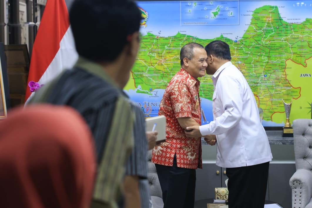 Proyek Giant Sea Wall sepanjang 274,7 km di Pantura Jateng diklaim jadi yang terpanjang di Jawa dan solusi untuk mengatasi rob serta penurunan tanah.