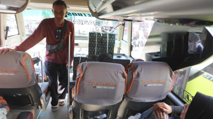 Difabel dan lansia Jateng hemat hingga jutaan rupiah lewat Balik Rantau Gratis 2026. Fasilitas bus nyaman dan layanan khusus bikin perjalanan balik aman.