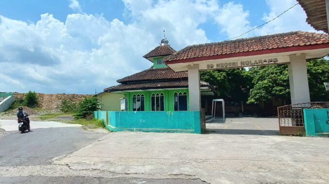 Proses relokasi SDN Nglarang Sleman terdampak Tol Jogja–Solo terus berjalan. Pemkab Sleman segera mengevaluasi kemajuan dan lokasi baru sekolah.