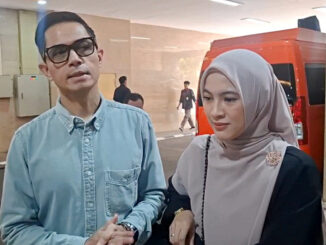 Dude Herlino dan Alyssa Soebandono diperiksa Bareskrim sebagai saksi kasus investasi syariah bodong PT Dana Syariah Indonesia dengan kerugian lender Rp2,4 triliun.