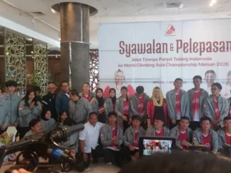 Turki menawarkan naturalisasi bergaji tinggi kepada 3–5 atlet panjat tebing Indonesia, namun Yenny Wahid menegaskan mereka tetap setia membela Merah Putih di ajang dunia.